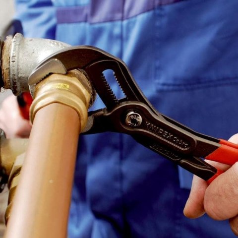 KNIPEX Cobra – solidne szczypce do rur z wielopozycyjną regulacją i blokadą bezpieczeństwa.