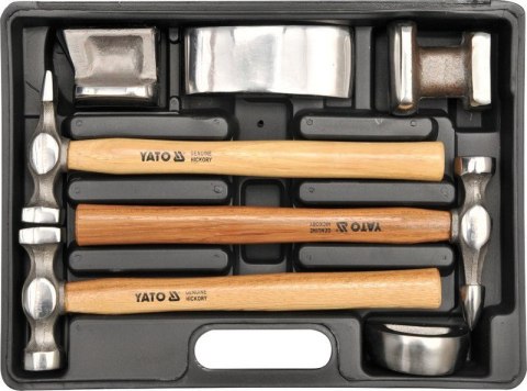 Wallizka zapakowana z młotami i kształtkami  widok z góry