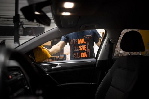 T-shirt NEO TOOLS wyróżnia się motywującym nadrukiem i komfortem, idealny do pracy i codziennego noszenia.