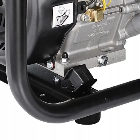 System AVR stabilizuje napięcie i chroni podłączone urządzenia.