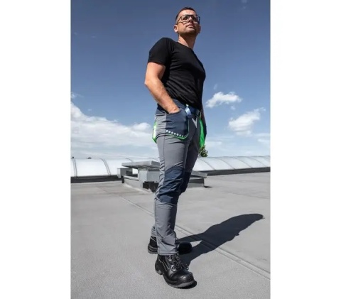 Klasyczny czarny męski t-shirt roboczy z serii Outdoor dla profesjonalistów.