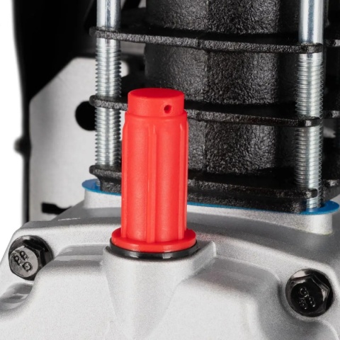 Czerwony korek do zbiornika oleju