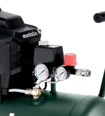 Manometry i reduktor dla precyzyjnej regulacji ciśnienia.