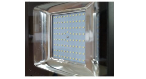 PARTNERSITE LM100AW wyposażona w 88 diod LED o wysokiej efektywności.