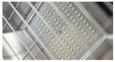 Żywotność diod LED to aż 50 000 godzin pracy.