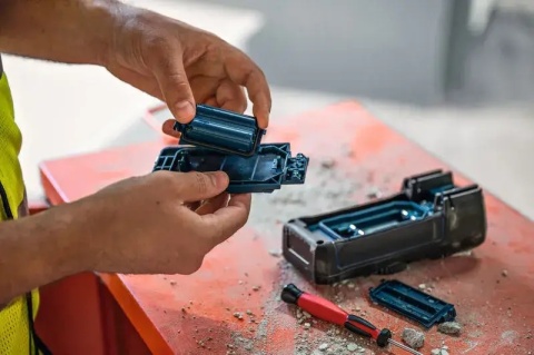 GDM 600-15 Zasilanie 2×1,5 V AA – w zestawie.