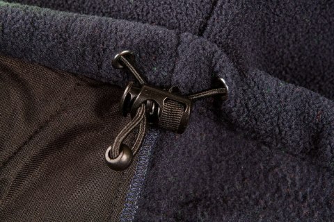 Wysokiej jakości poliester 100% zapewnia trwałość i wygodę noszenia.