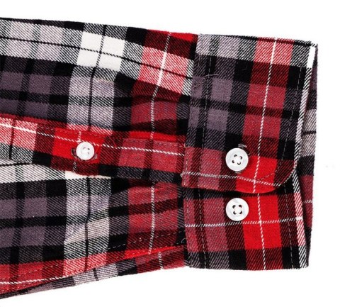 Koszula NEO TOOLS 81-540-L posiada ukośną kieszeń piersiową.