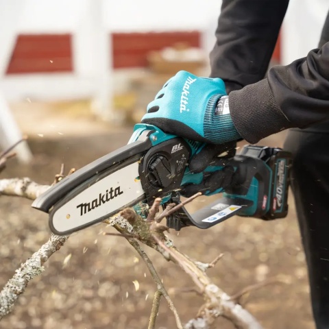 Makita UC029GZ01 – lekka i ergonomiczna piła do ogrodu.