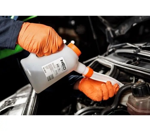 Model 10-802 sprawdza się w warsztatach, garażach i serwisach.