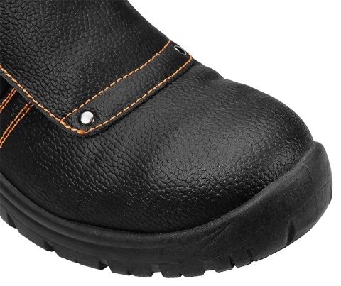 Buty robocze S1P SRC chroniące stopy przed uderzeniem, przekłuciem i poślizgiem.