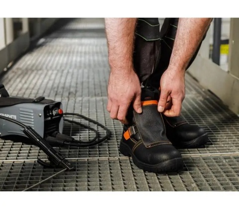 🦾 Metalowy podnosek 200 J – skuteczna ochrona palców przed uderzeniem i ściskaniem.