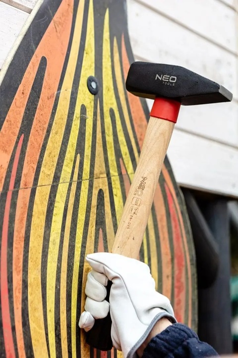 Model 97-657-8 doskonale sprawdza się w warsztacie, magazynie i ogrodzie.