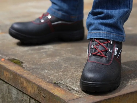 Kategoria S1P SRC oznacza pełną ochronę zgodną z normą EN ISO 20345:2011.